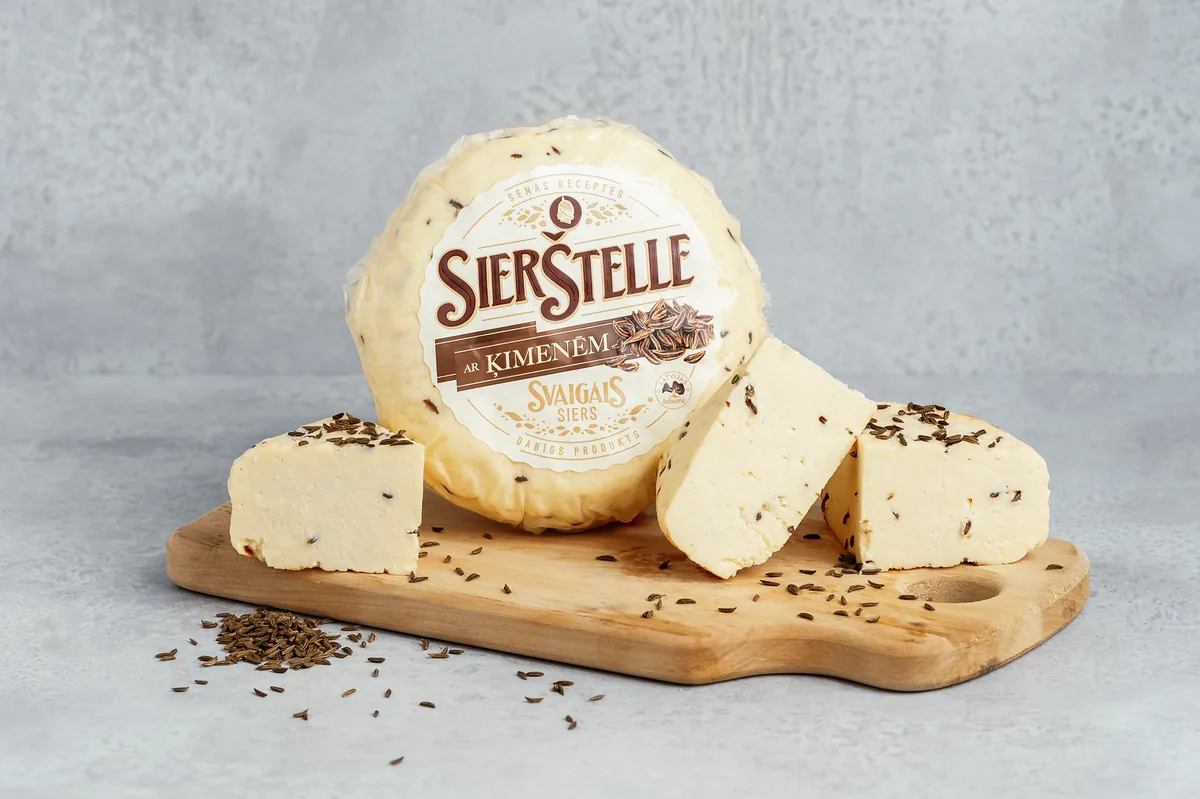 SierŠtelle siers — Ar ķimenēm
