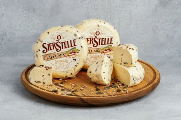 SierŠtelle siers — Ar sēklu mix
